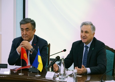 Lektsiia Nadzvychainoho Ta Povnovazhnoho Posla Kyrhyzkoi Respubliky V Ukraini Zhusupbeka Sharipova